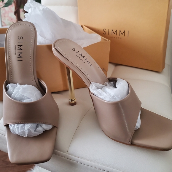 Heels - Picture 2 of 3